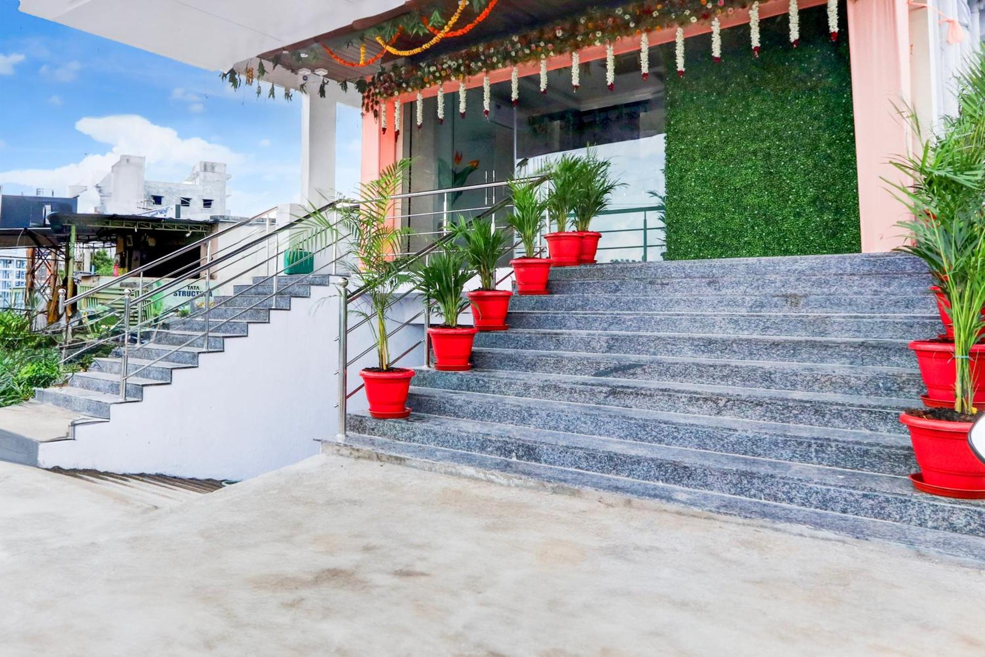 Hotel O Pr Grand Khammam Exterior foto