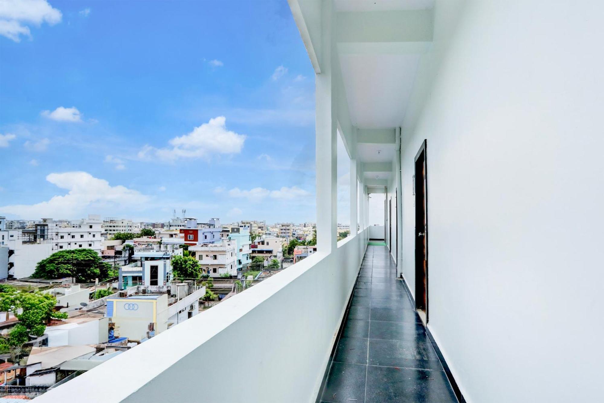 Hotel O Pr Grand Khammam Exterior foto